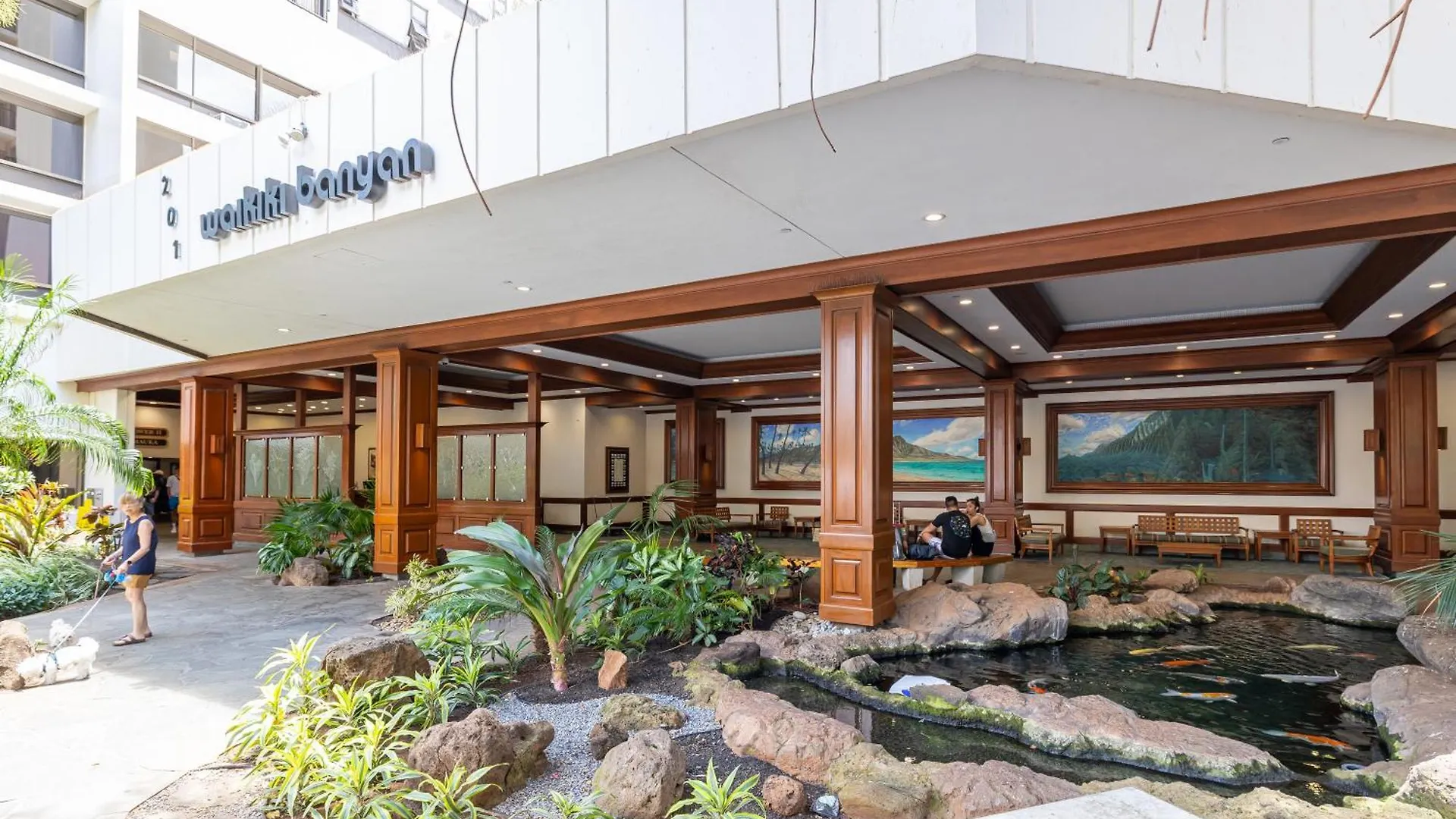 Aloha Vibes With Ocean Views, Near Beach & Parking! Honolulu USA