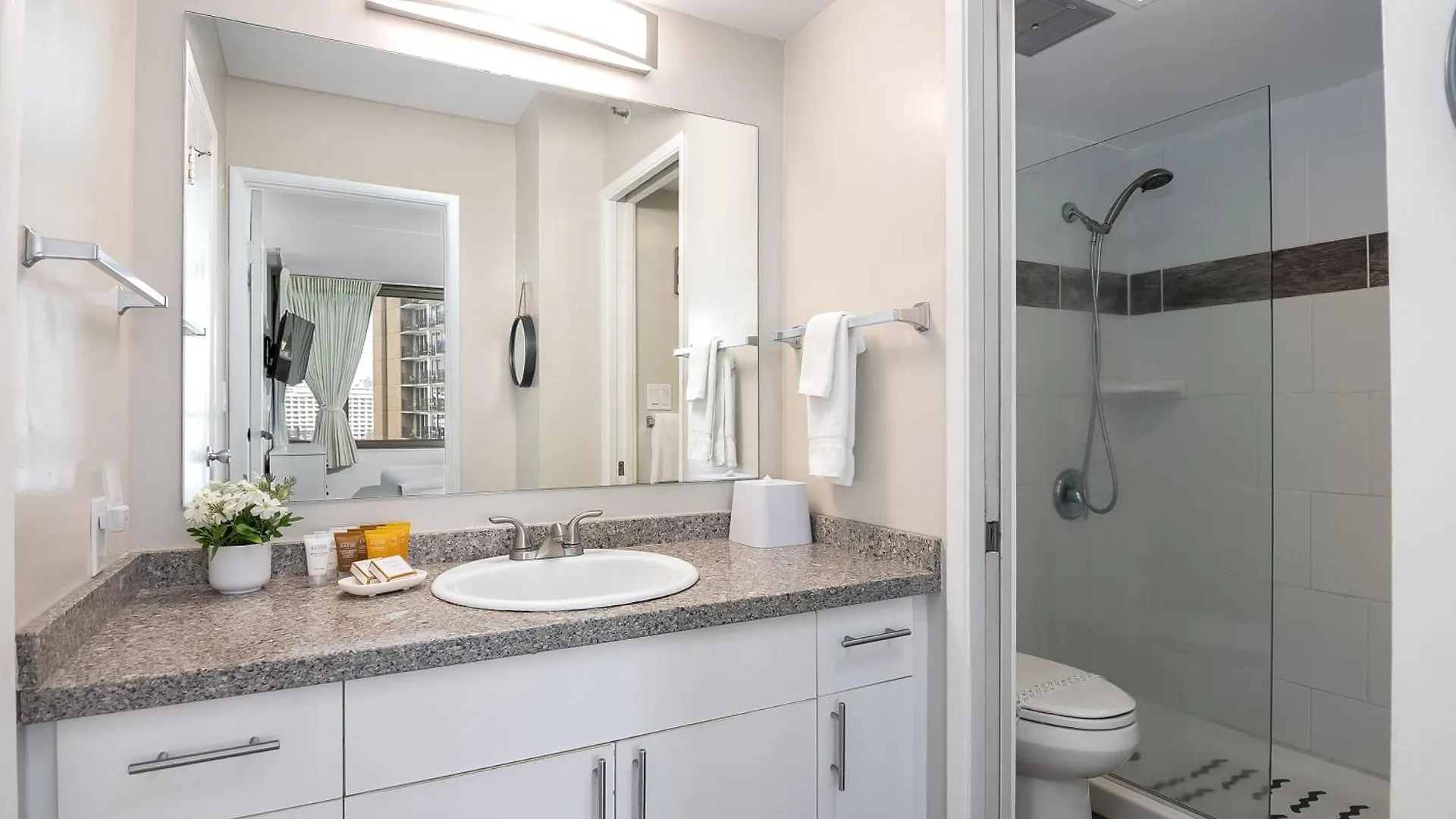 Aloha Vibes With Ocean Views, Near Beach & Parking! Honolulu Apartmán